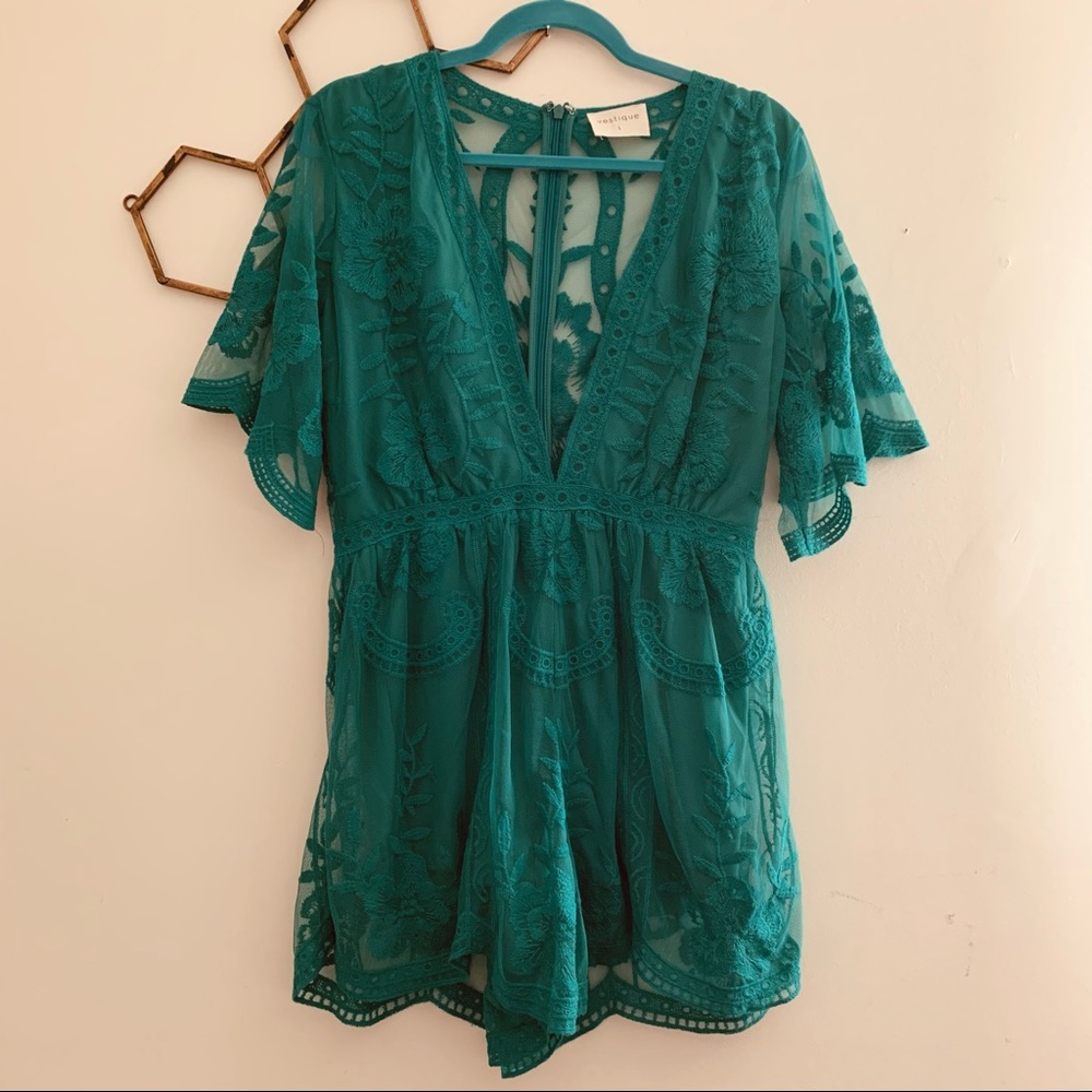 Vestique emerald lace romper sz L